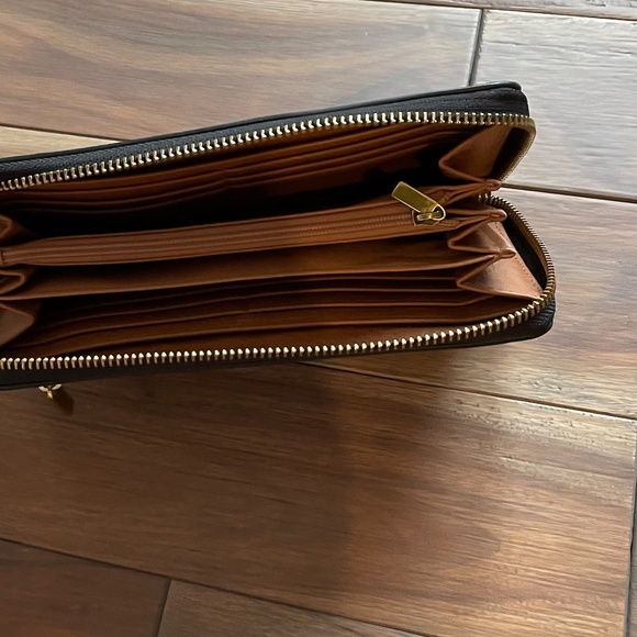 Fossil Zip Around Wallet, black stripes with cream dots - Picture 3 of 5